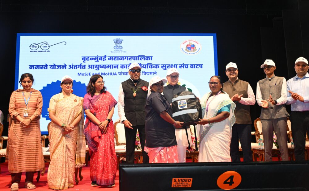 Maharashtra Governor and dignitaries at TB Free Mumbai health camp for women waste pickers