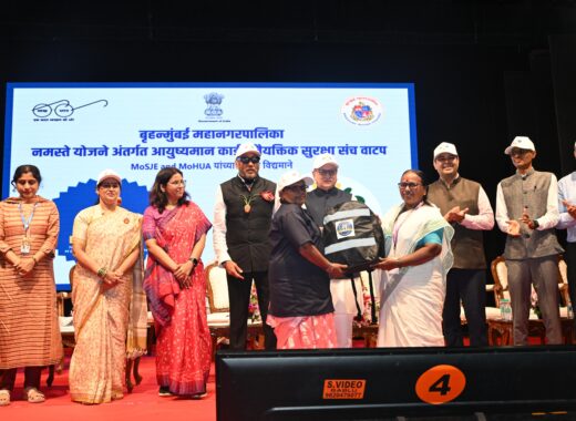 Maharashtra Governor and dignitaries at TB Free Mumbai health camp for women waste pickers